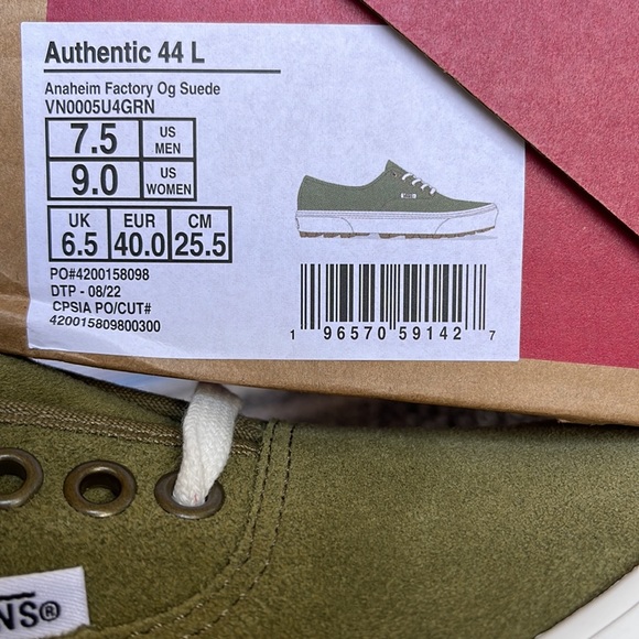 Vans WMNS Authentic 44 L
Anaheim Factory Og Suede
VN0005U4GRN
Sneakers - Picture 16 of 16